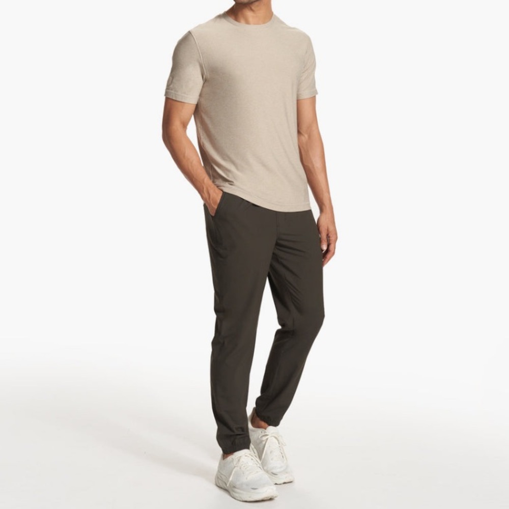 NWOT Vuori Men’s Kore Joggers SzM Color/ Dark oregano